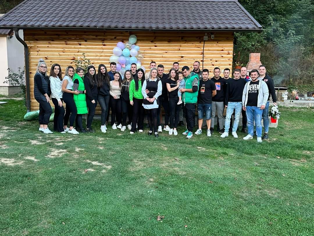 Oaspeți la o petrecere la Camping Thobias